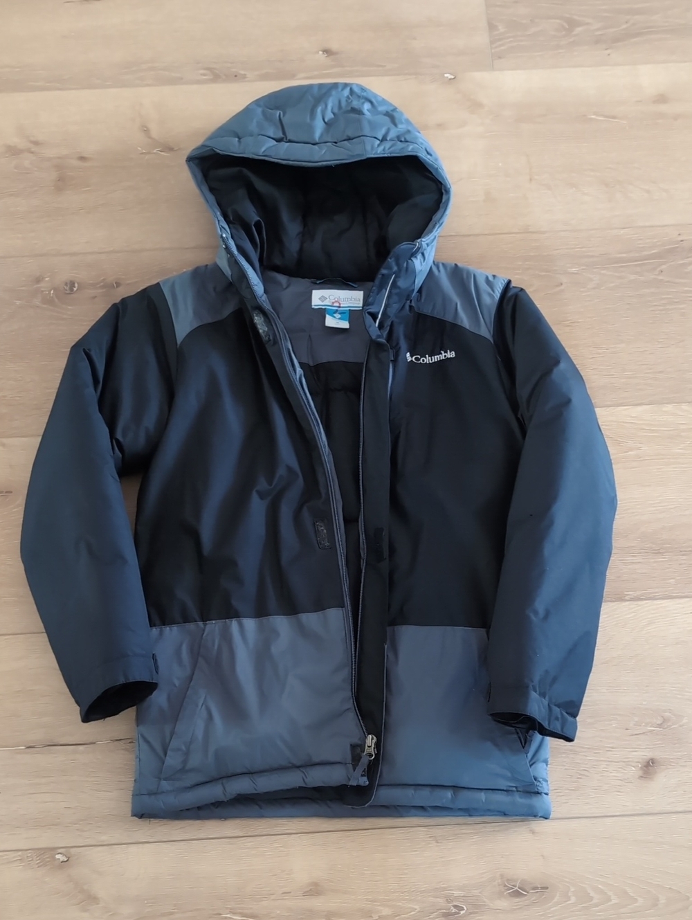 Columbia Kids Hooded Puffer Jacket in Gray & Black